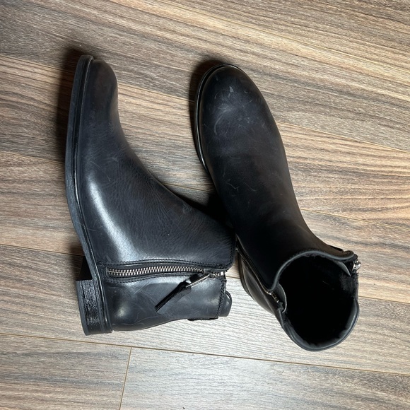 Steve Madden Leather Booties - Picture 2 of 8